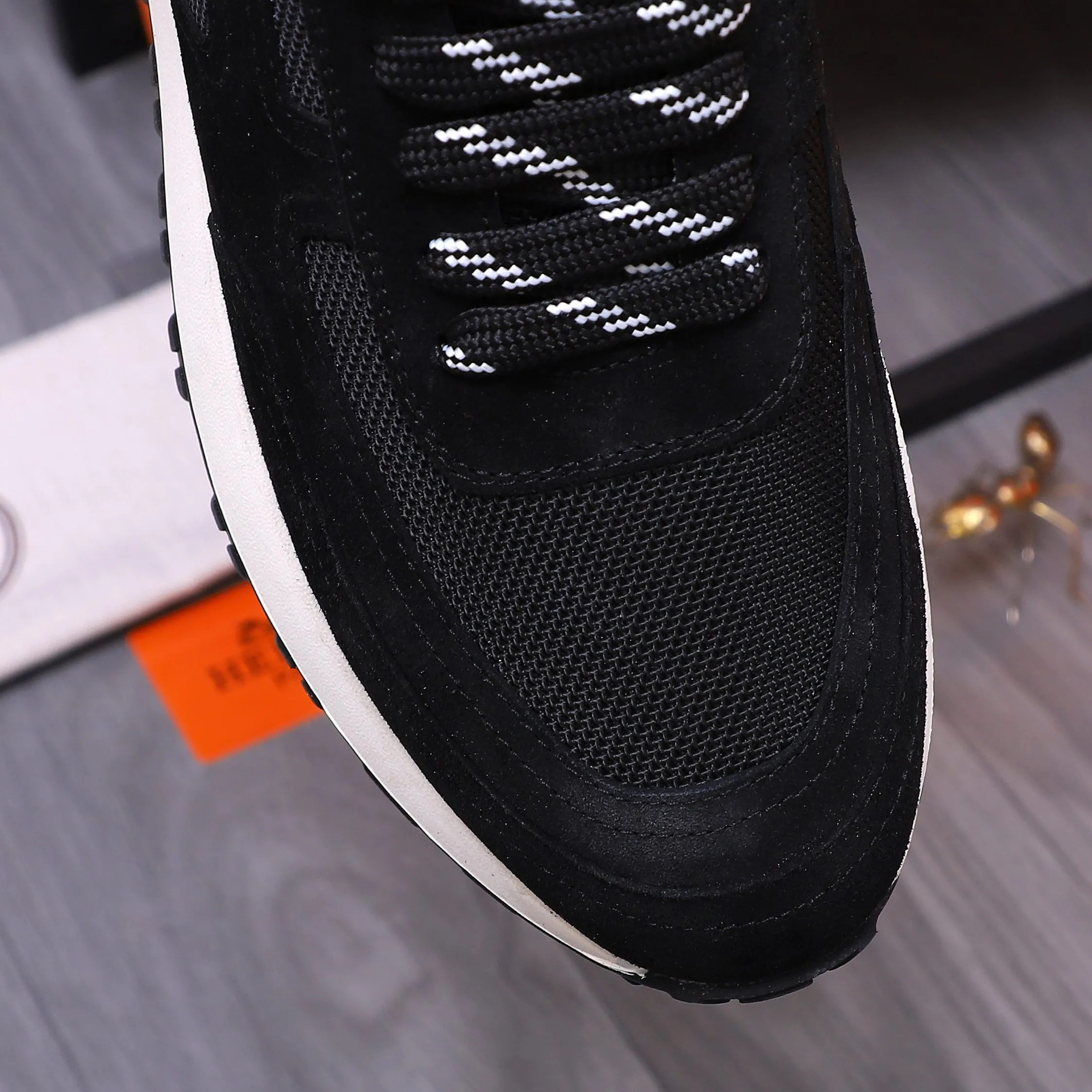 Men's shoes 💰420 Product trademark: HERMES "Hermes" casual shoes Regular size: 38-44 Product materials: Selected frosted cowhide stitching mesh upper Breathable mesh lining Cowhide insole Rubber outsole